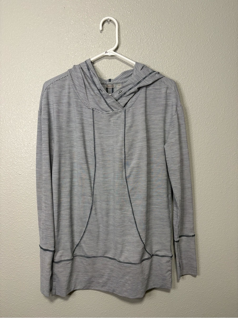 Zella Turn Around Open Back Hoodie Sz S Gray Striped Thumbhole Athletic Pullover